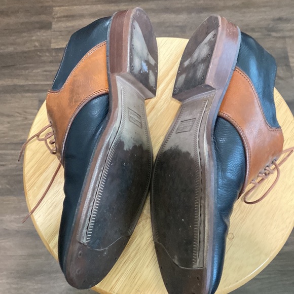 Men, nine wing tip, oxford shoes, Johnson and Murphy two-tone, black and brown - Picture 2 of 5